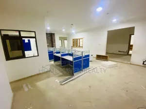 11bdrm House in Dzorwulu for rent