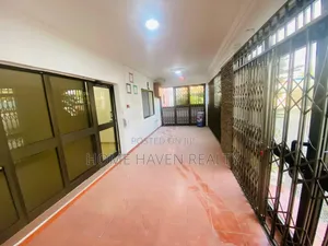 11bdrm House in Dzorwulu for rent