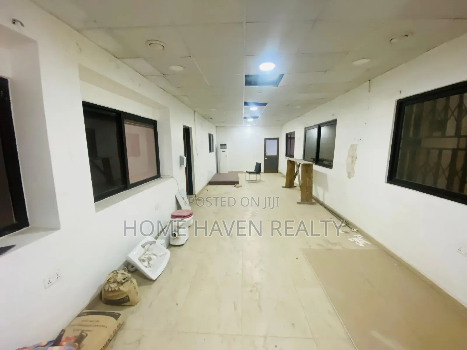11bdrm House in Dzorwulu for rent