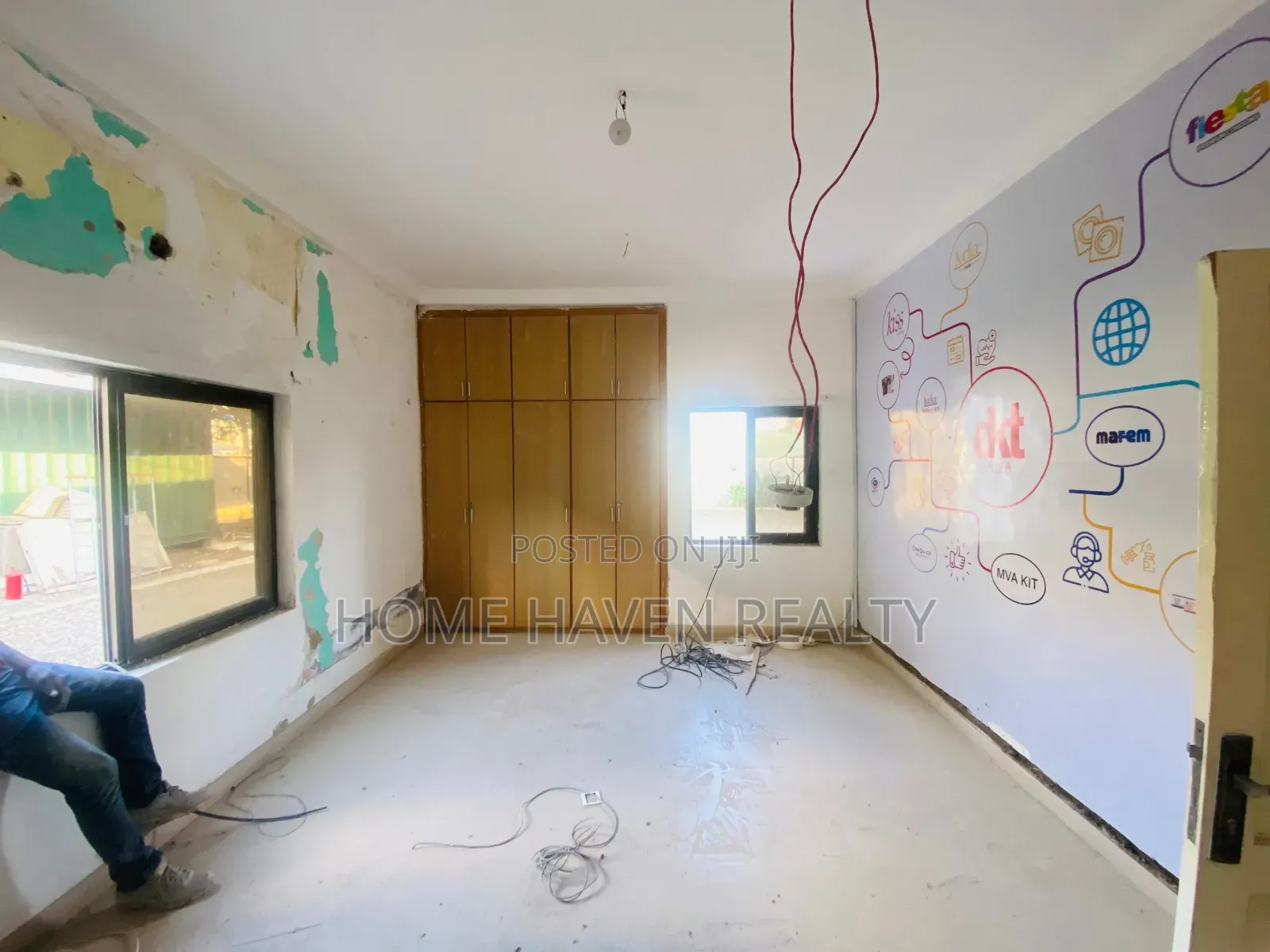 11bdrm House in Dzorwulu for rent