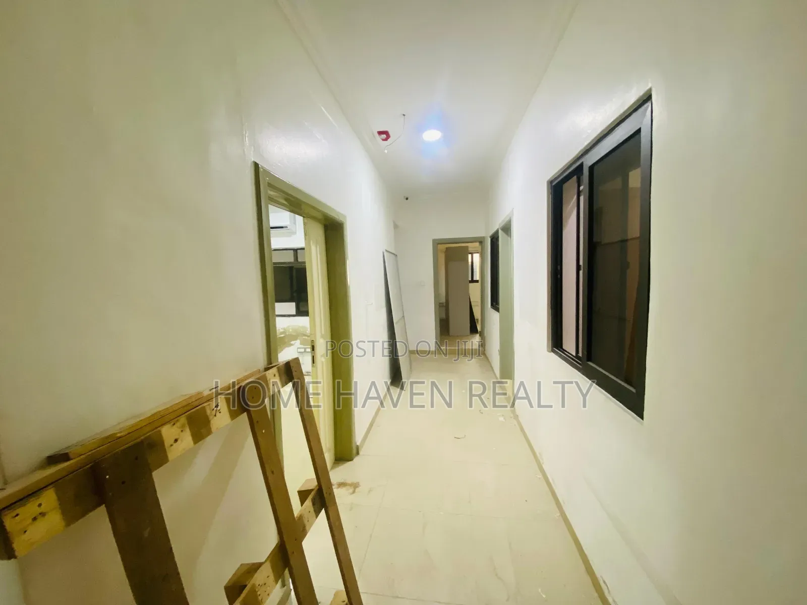 11bdrm House in Dzorwulu for rent