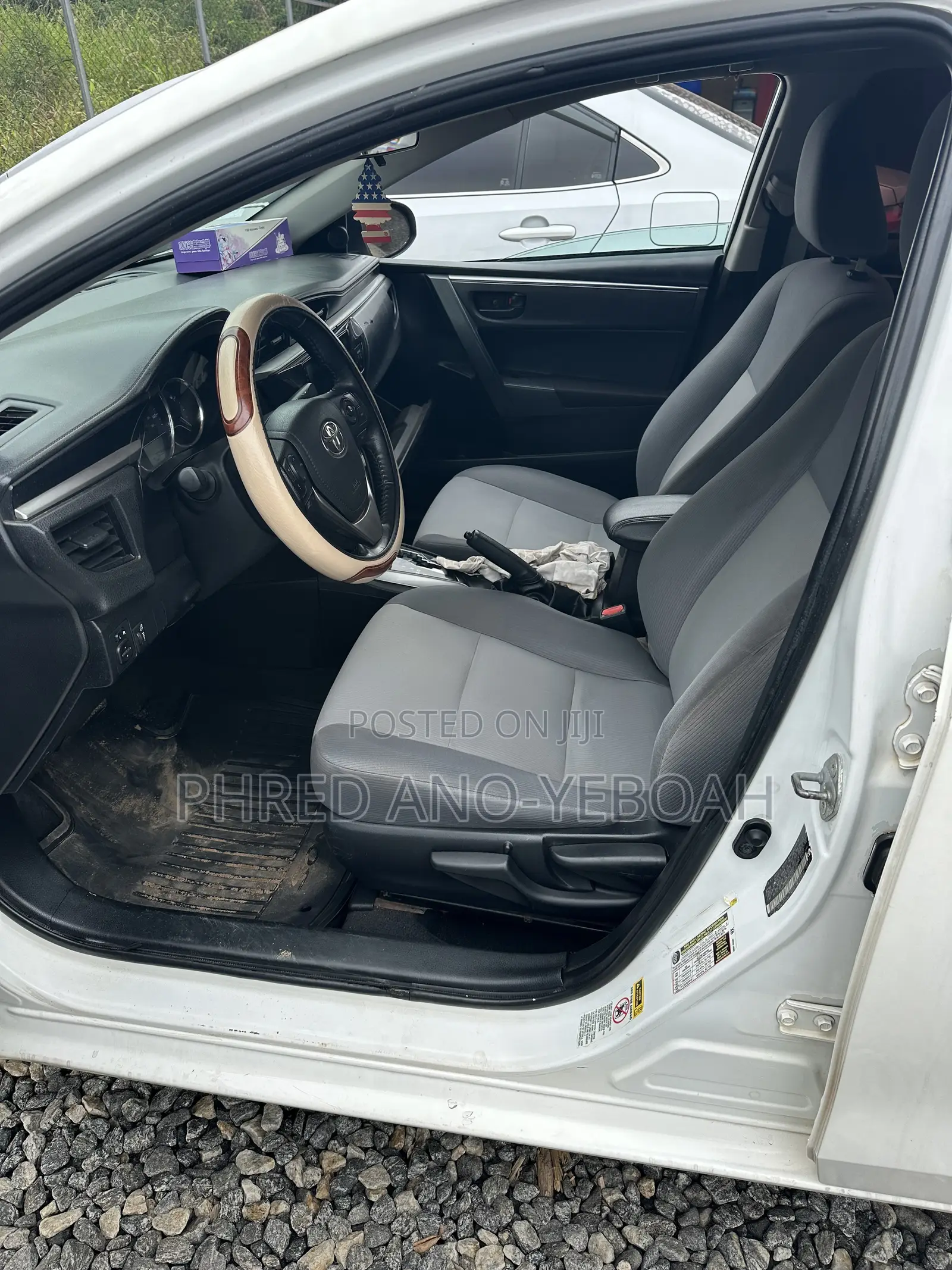Toyota Corolla LE ECO Premium (1.8L 4cyl CVT) 2016 White