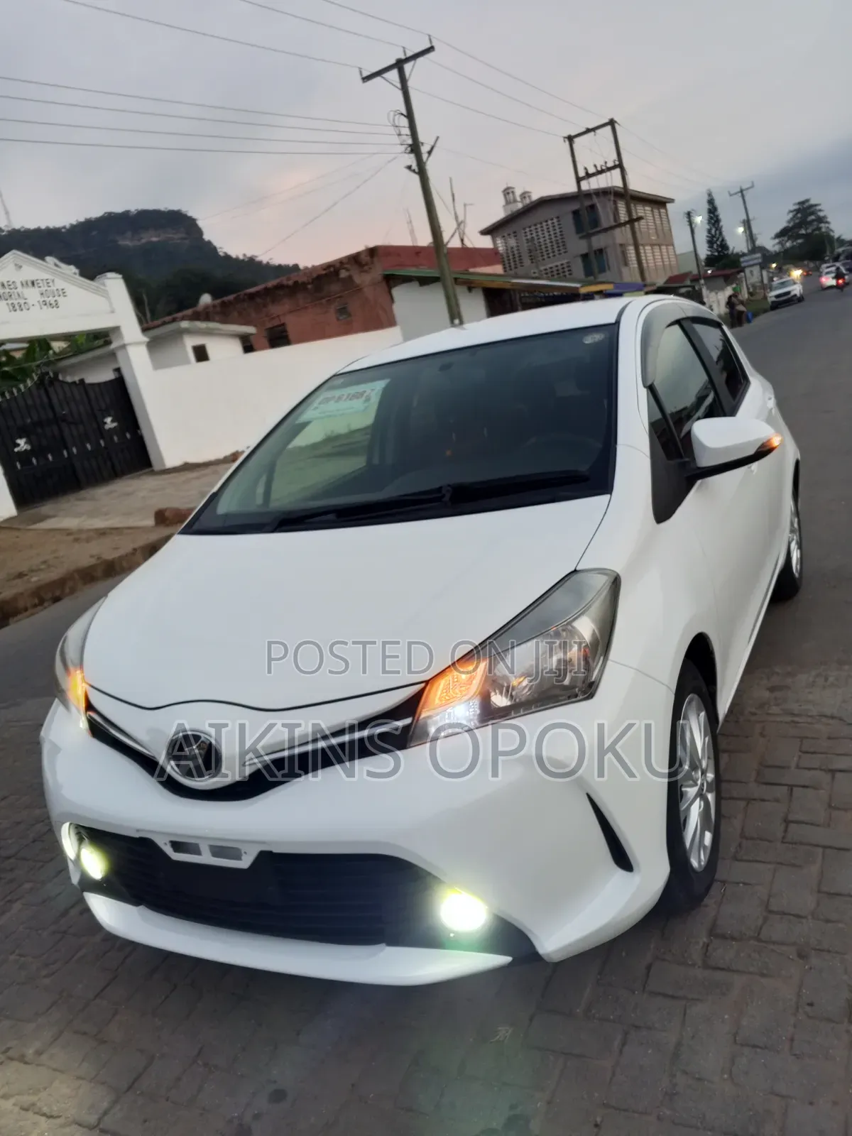 Toyota Vitz 1.3 FWD 5dr 2015 White