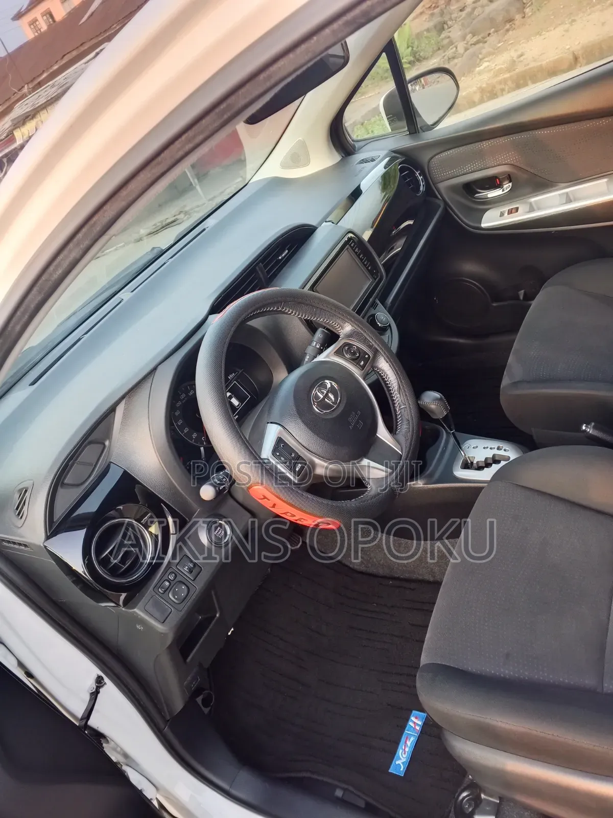 Toyota Vitz 1.3 FWD 5dr 2015 White