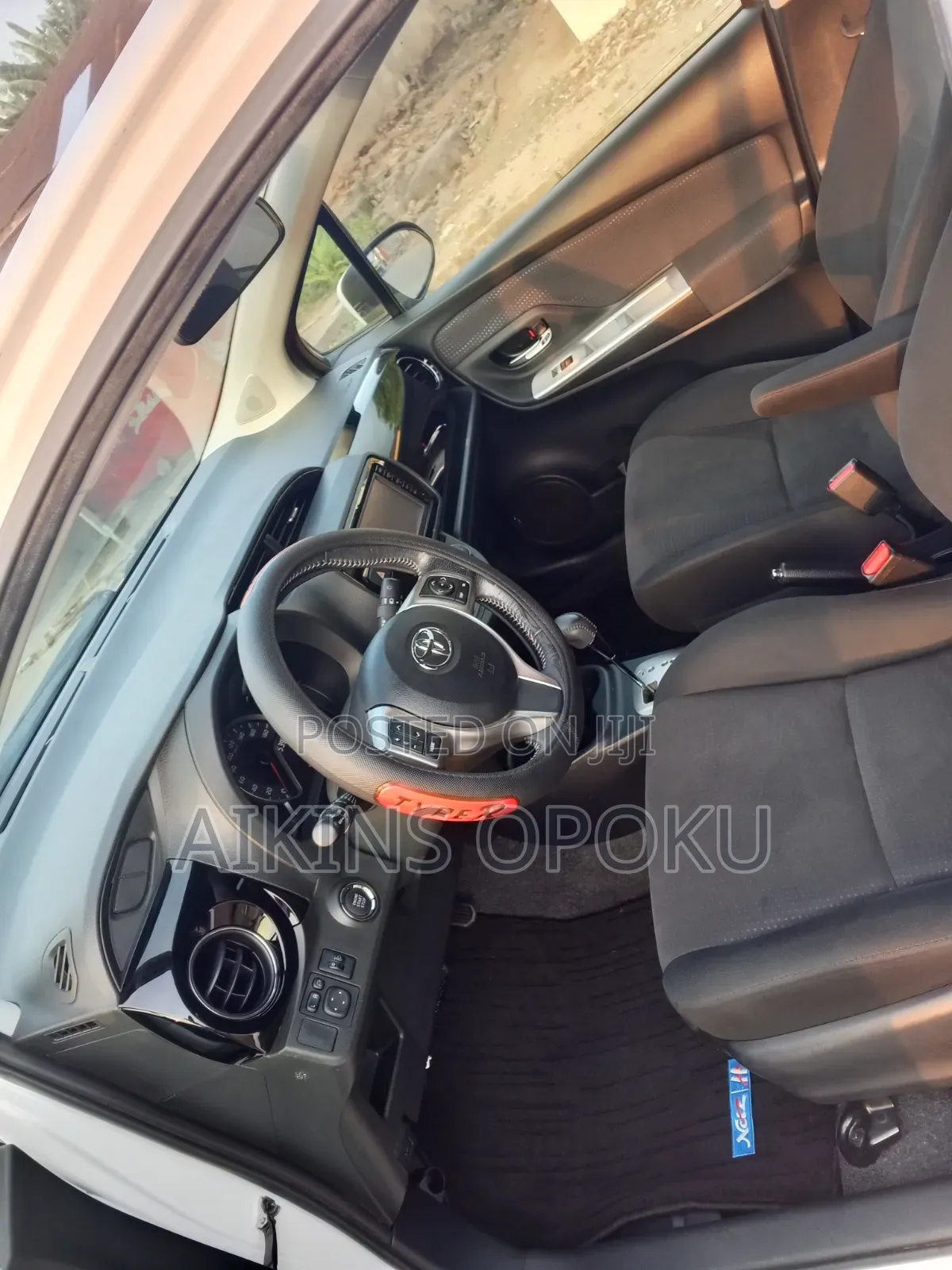 Toyota Vitz 1.3 FWD 5dr 2015 White