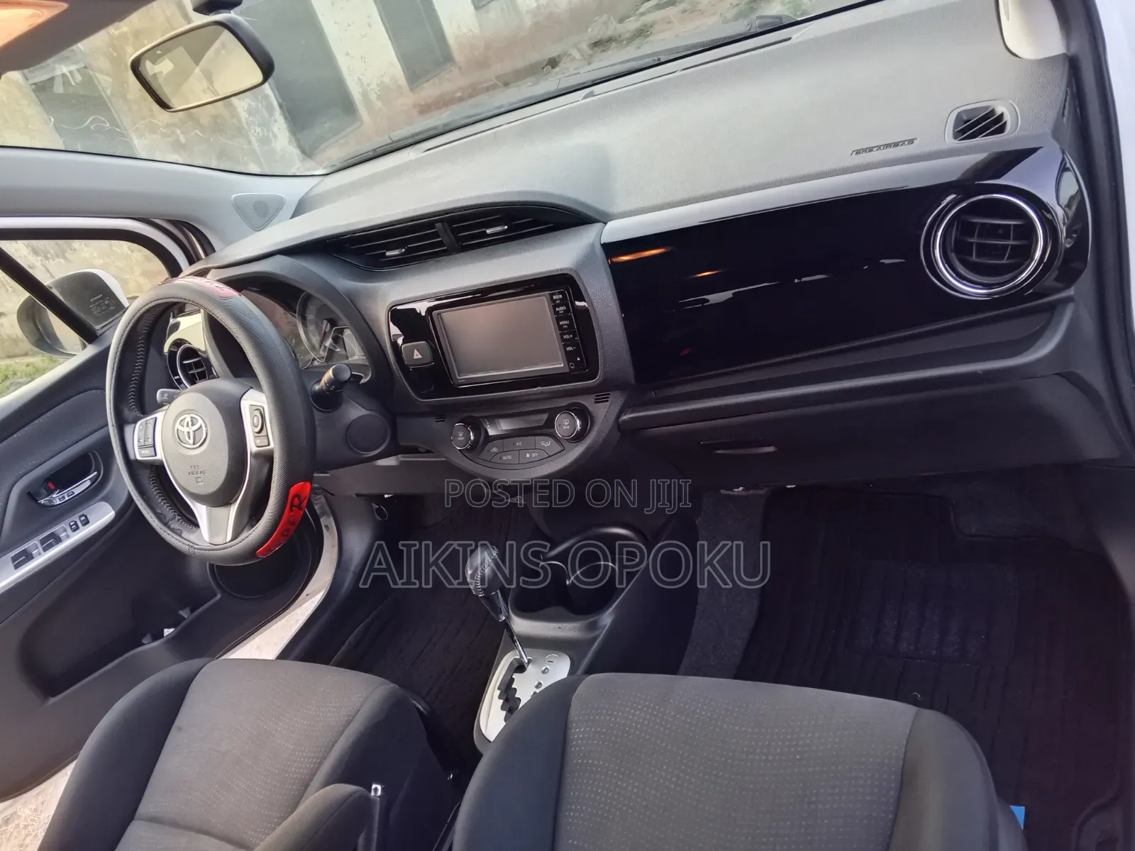 Toyota Vitz 1.3 FWD 5dr 2015 White