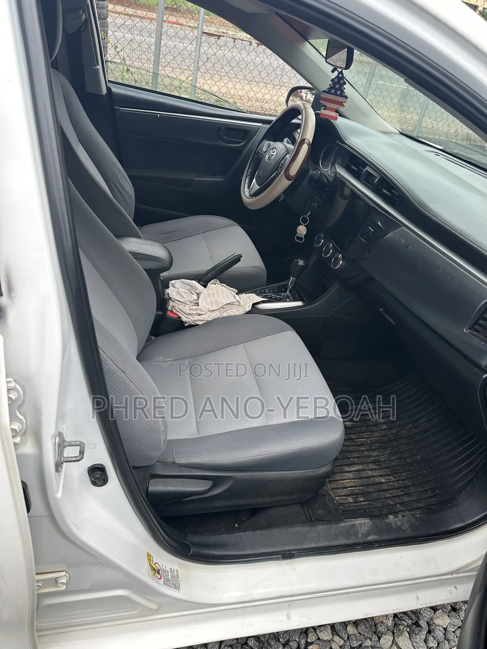 Toyota Corolla LE ECO Premium (1.8L 4cyl CVT) 2016 White