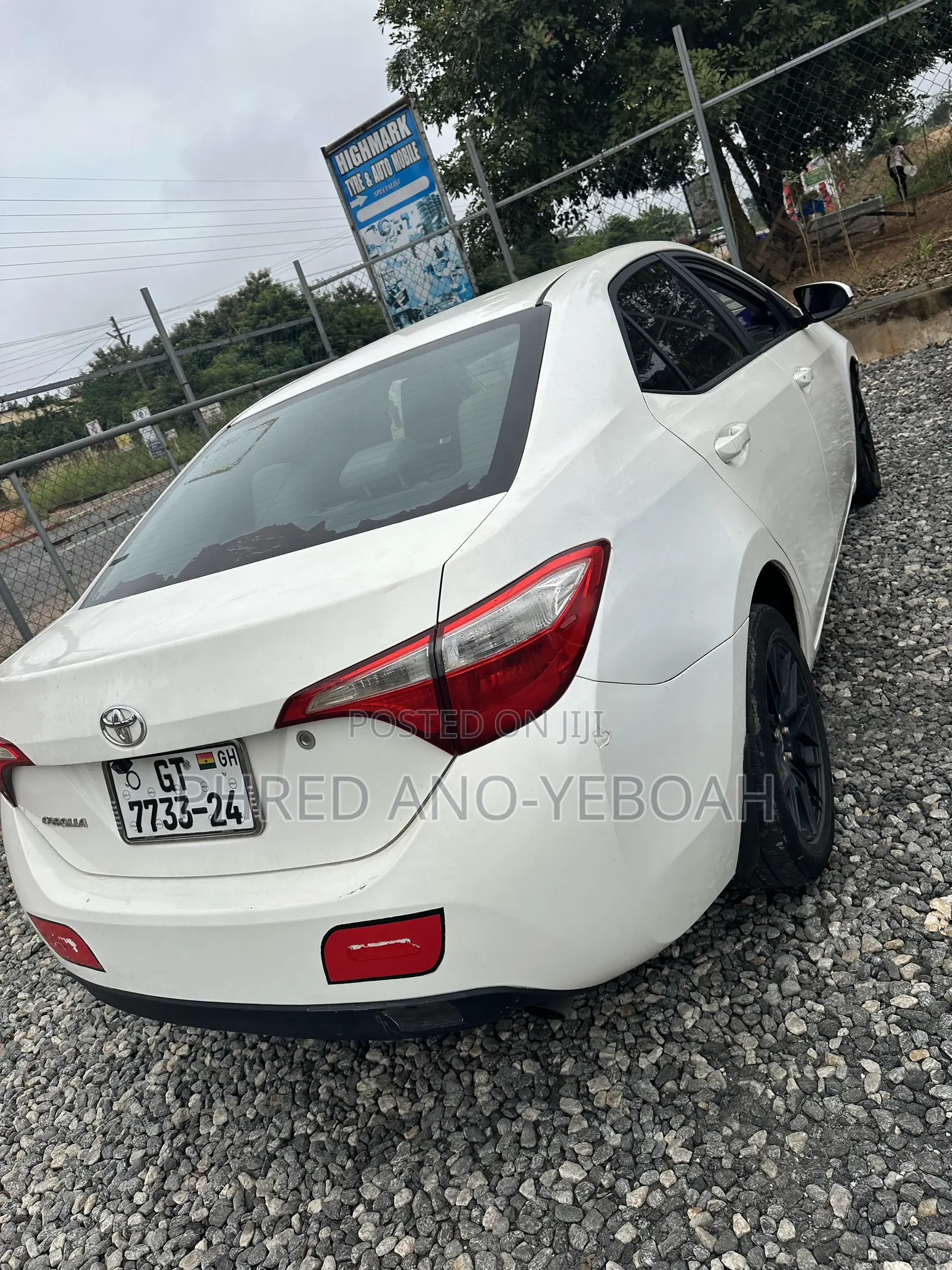 Toyota Corolla LE ECO Premium (1.8L 4cyl CVT) 2016 White