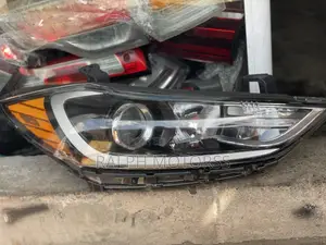 Hyundai Elantra 2016-2019 Headlight Pair