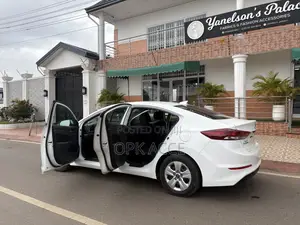Hyundai Elantra 2017 White