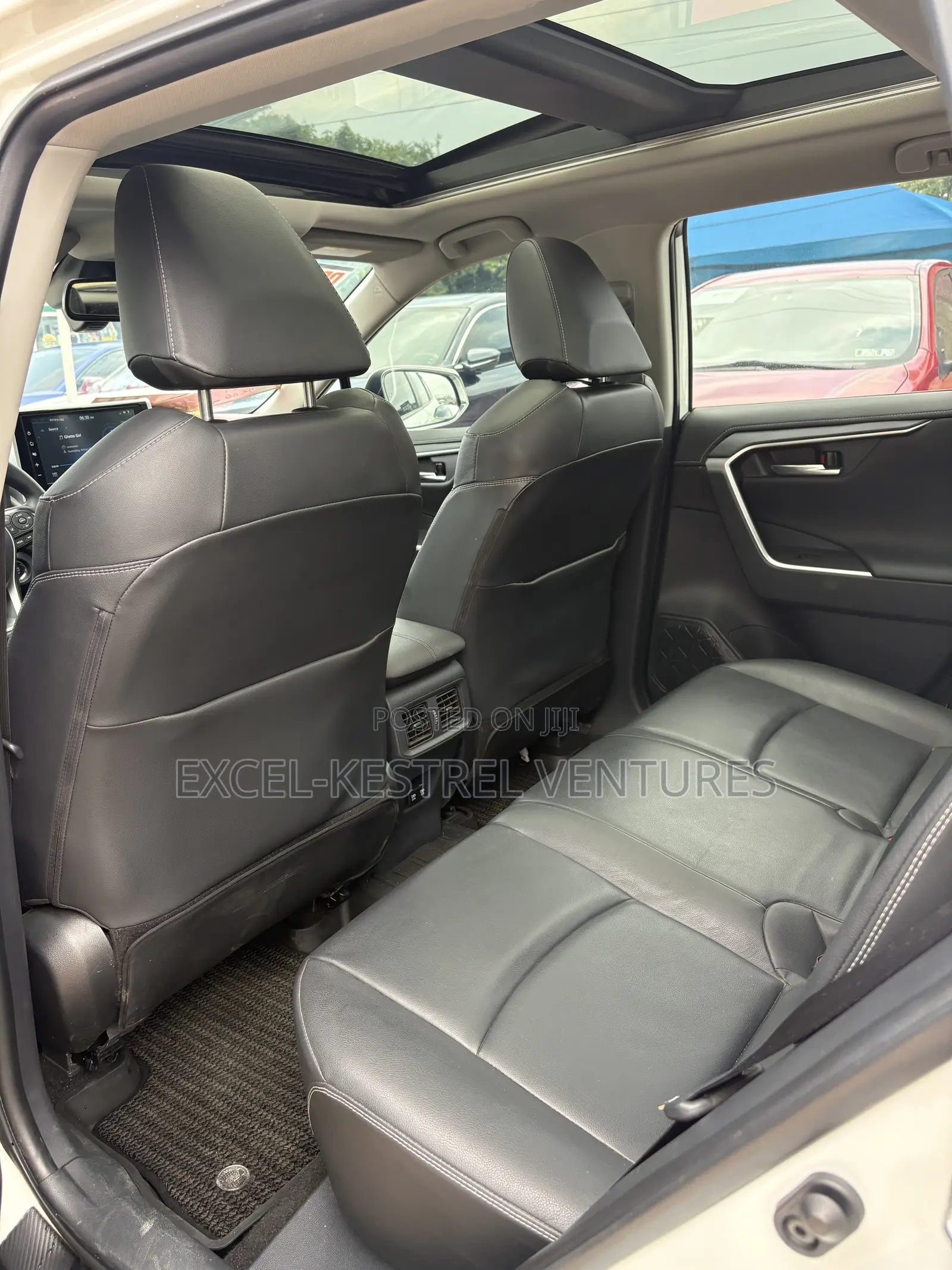 Toyota RAV4 XLE Premium FWD 2020 Pearl