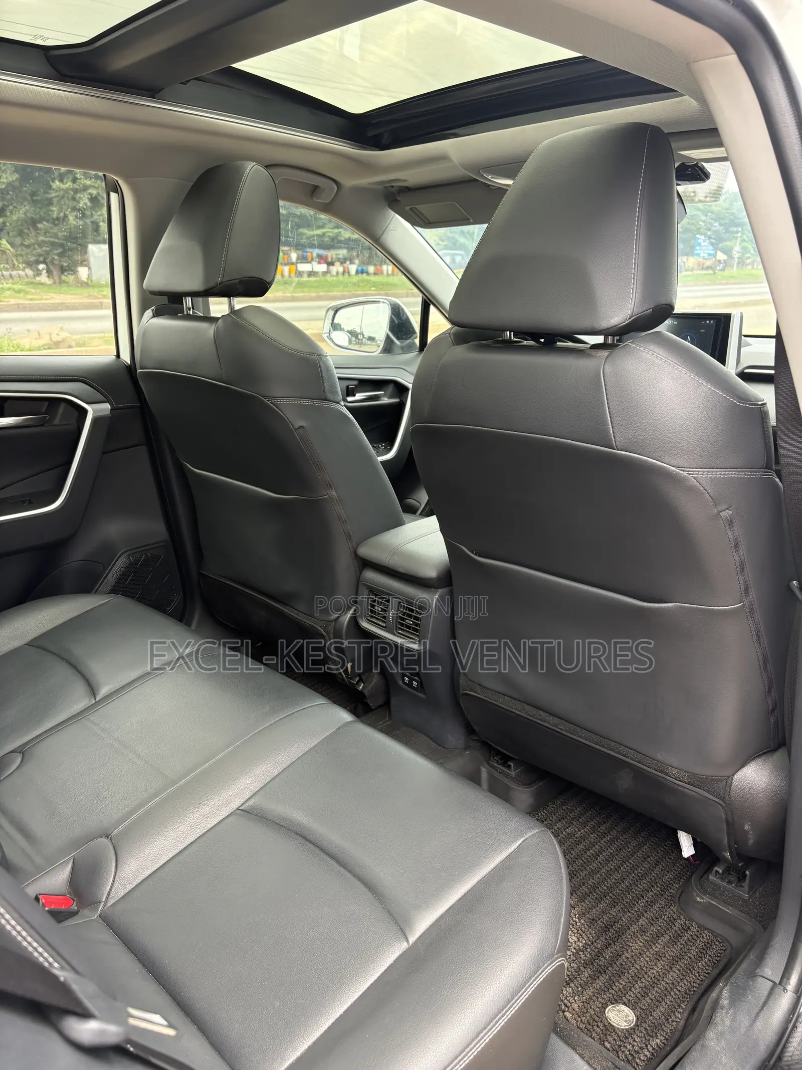 Toyota RAV4 XLE Premium FWD 2020 Pearl