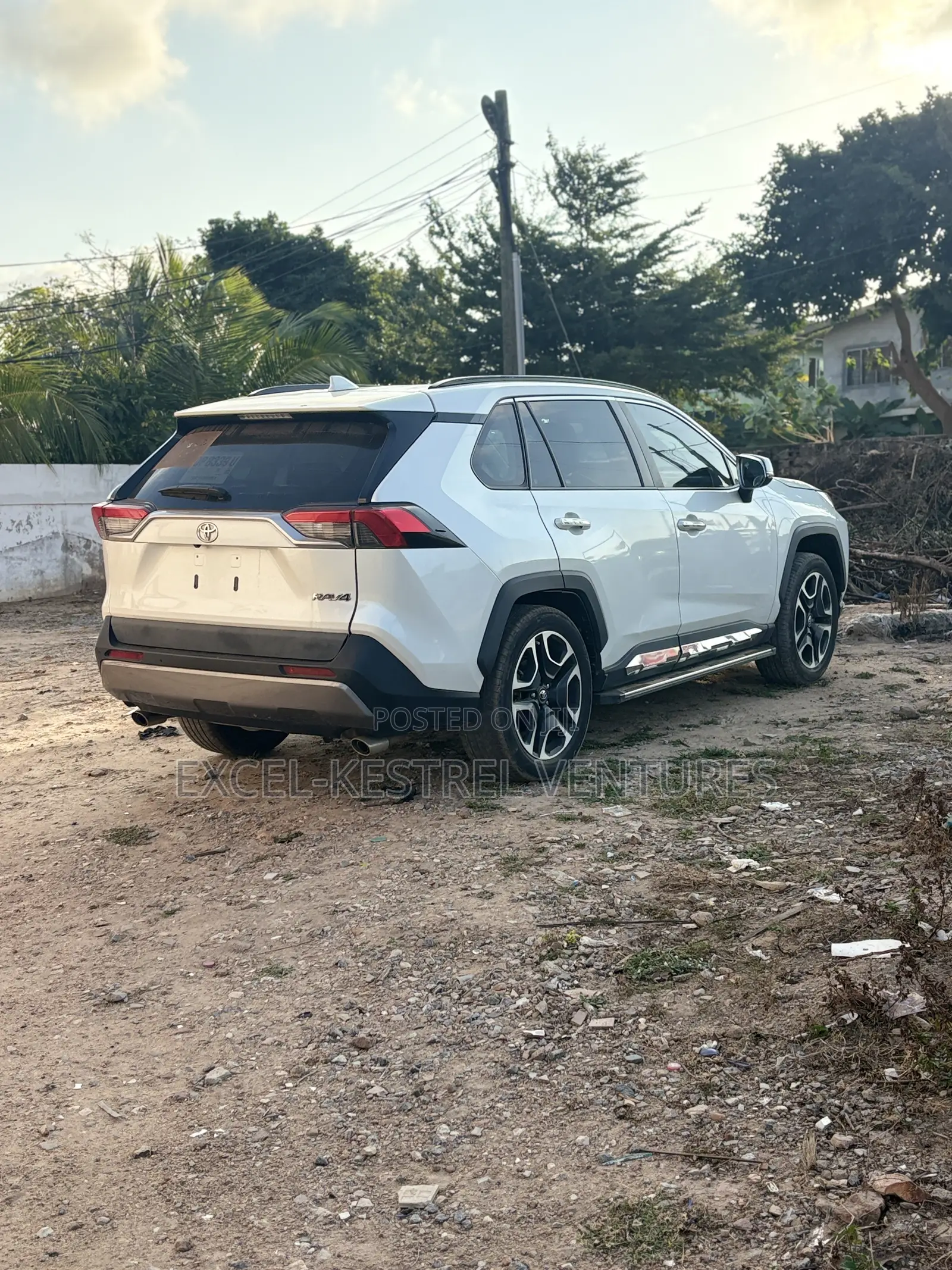 Toyota RAV4 XLE Premium FWD 2020 Pearl
