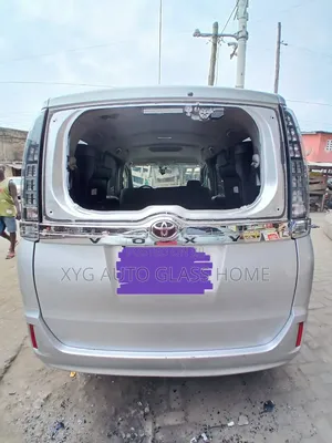 Toyota Voxy 2014,2015,2016,2017 Windscreen/Windshield