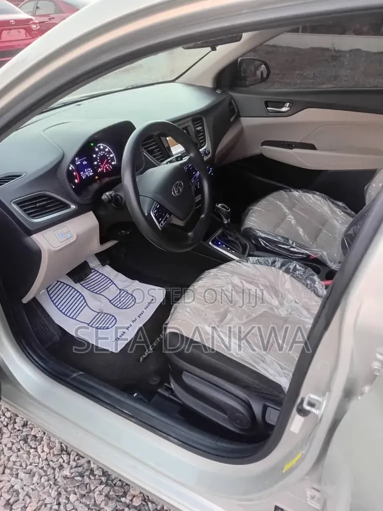 Hyundai Accent 2018 Silver