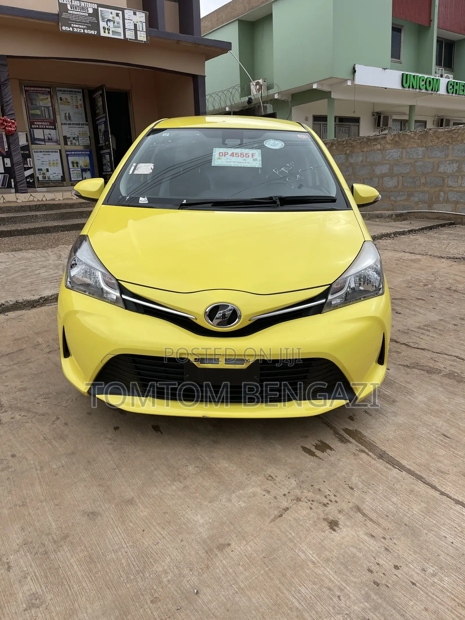 Toyota Vitz 1.3 AWD 5dr 2015 Yellow