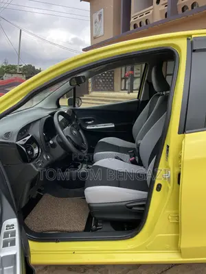 Toyota Vitz 1.3 AWD 5dr 2015 Yellow