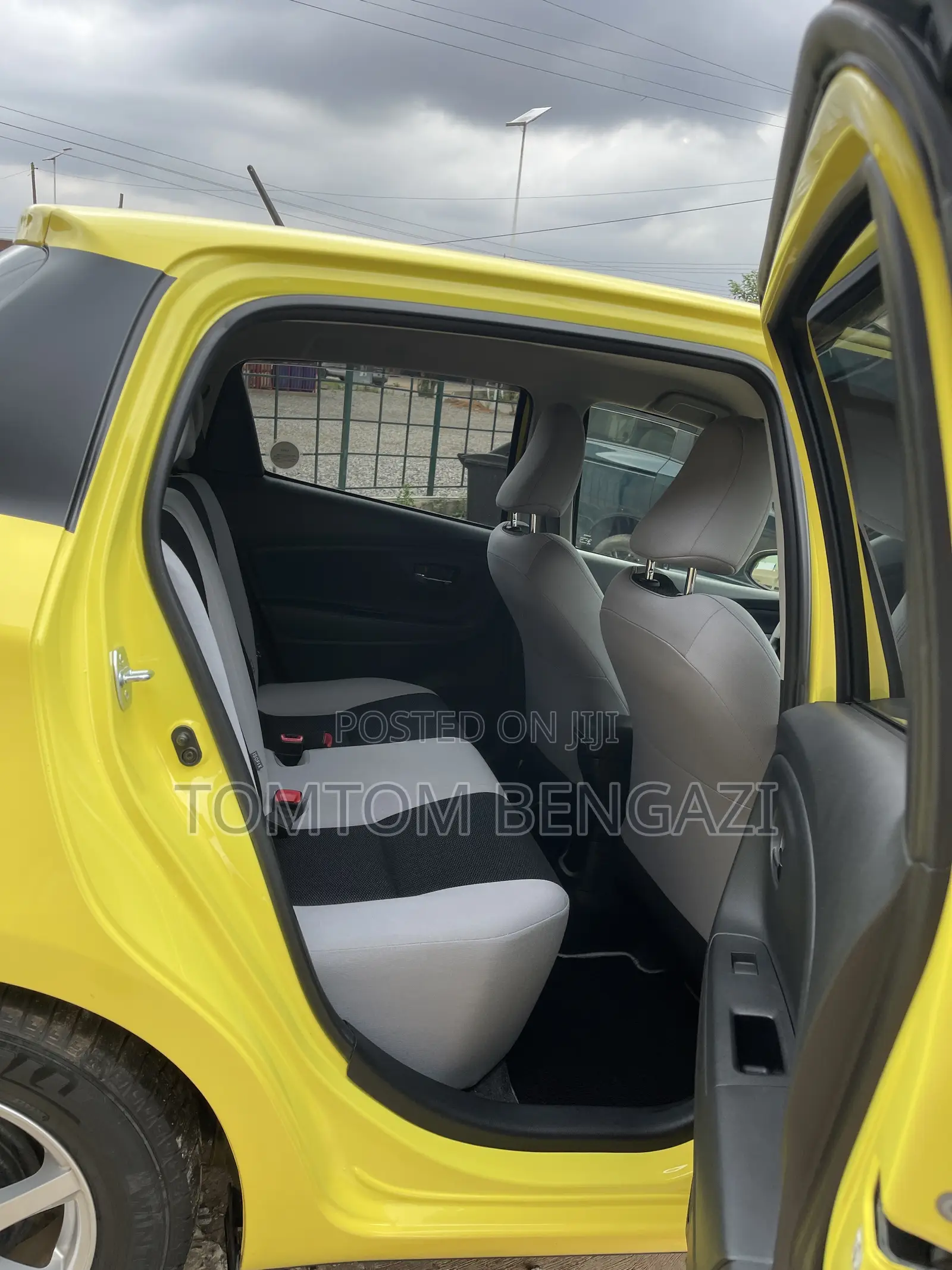 Toyota Vitz 1.3 AWD 5dr 2015 Yellow