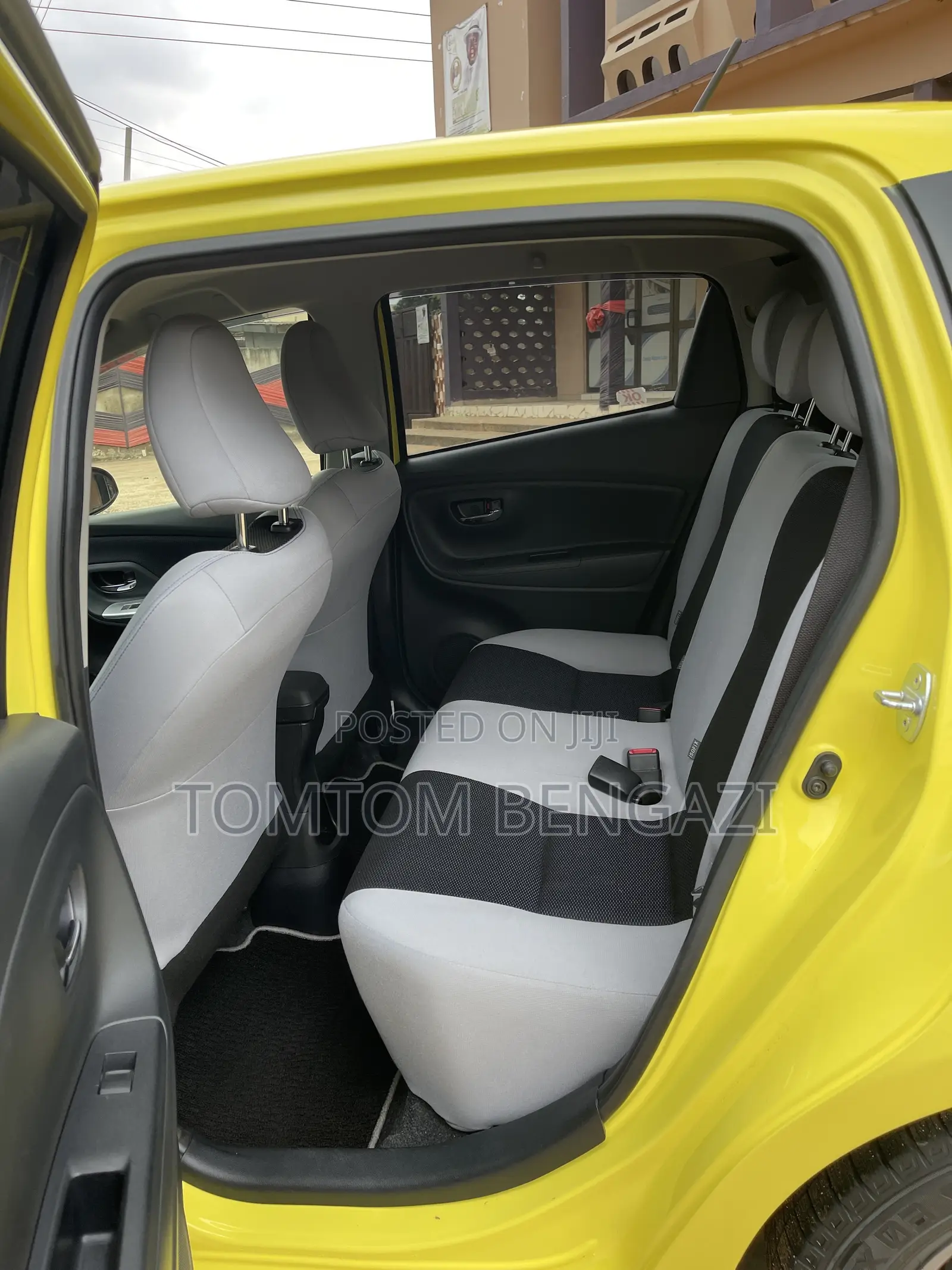 Toyota Vitz 1.3 AWD 5dr 2015 Yellow