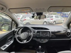 Toyota Vitz 1.3 AWD 5dr 2015 Yellow