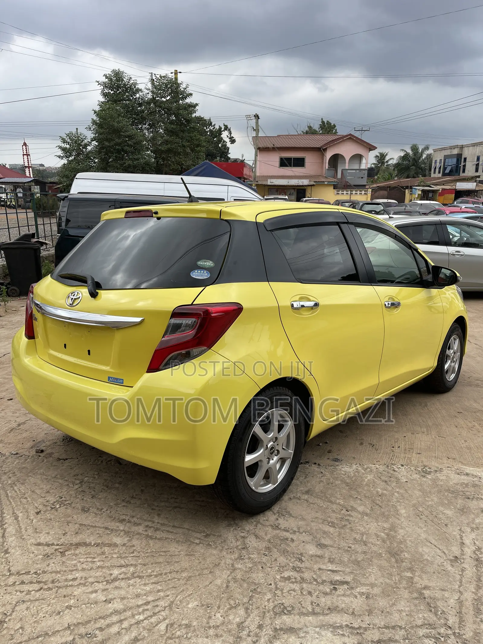 Toyota Vitz 1.3 AWD 5dr 2015 Yellow