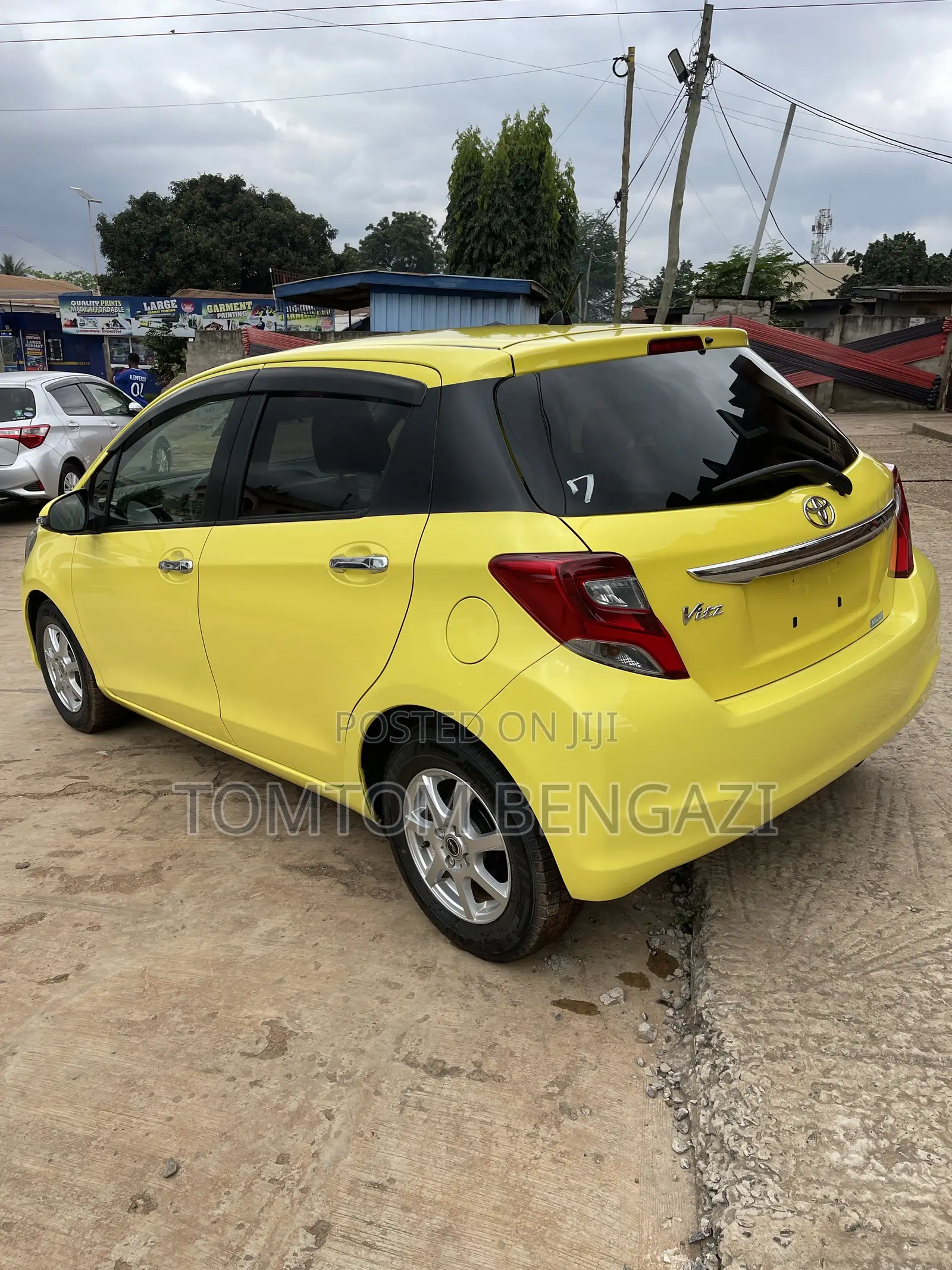 Toyota Vitz 1.3 AWD 5dr 2015 Yellow
