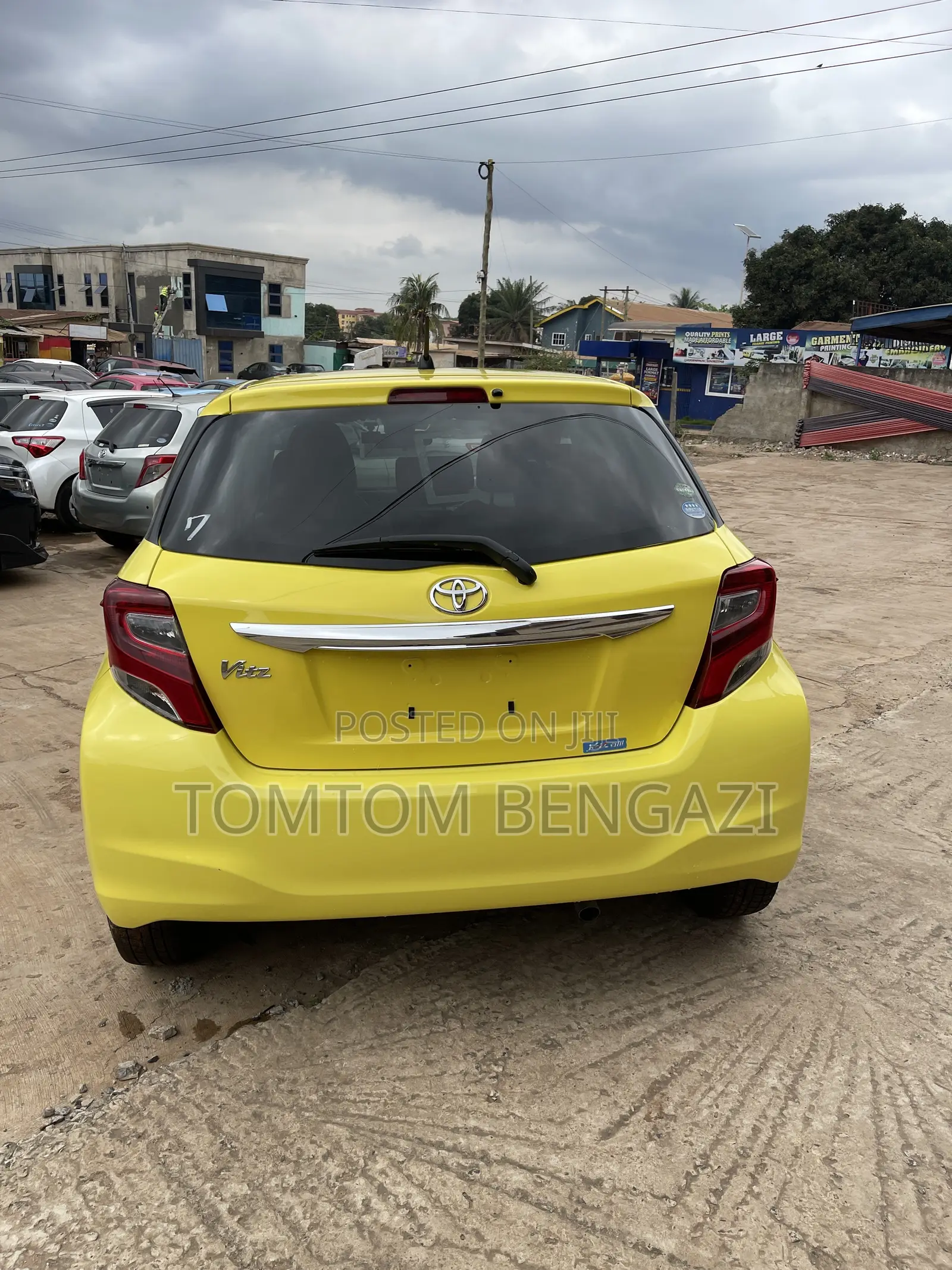 Toyota Vitz 1.3 AWD 5dr 2015 Yellow