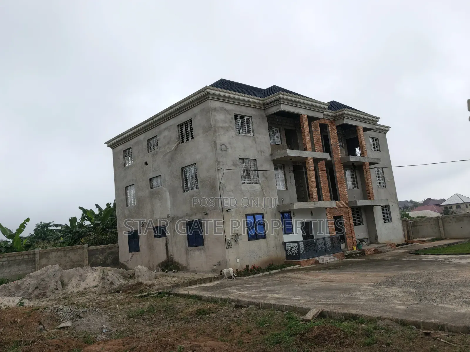 12bdrm House in Ejisu for sale