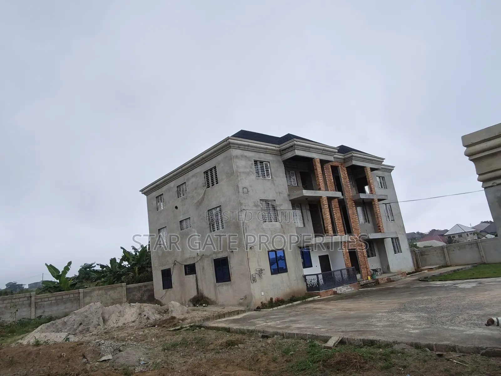 12bdrm House in Ejisu for sale