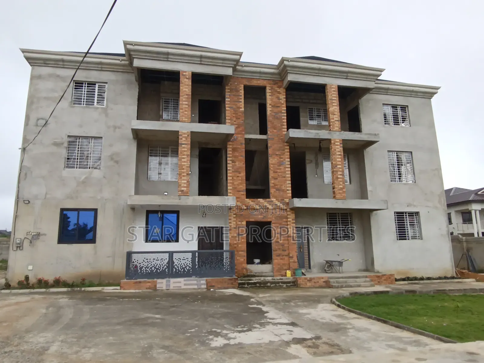 12bdrm House in Ejisu for sale