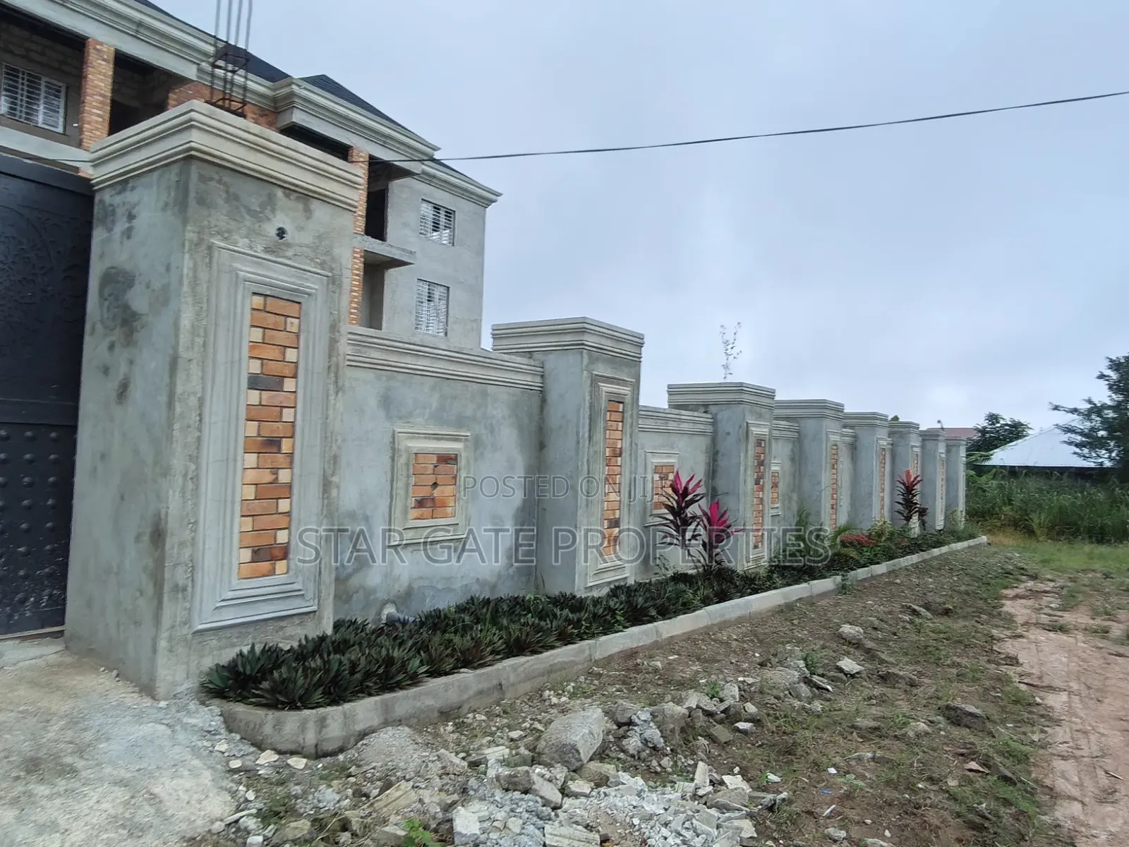 12bdrm House in Ejisu for sale