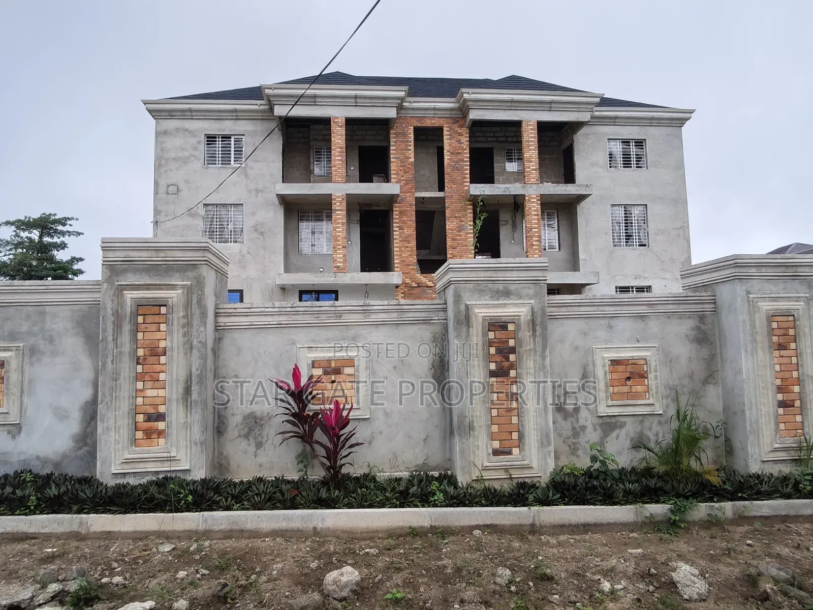 12bdrm House in Ejisu for sale