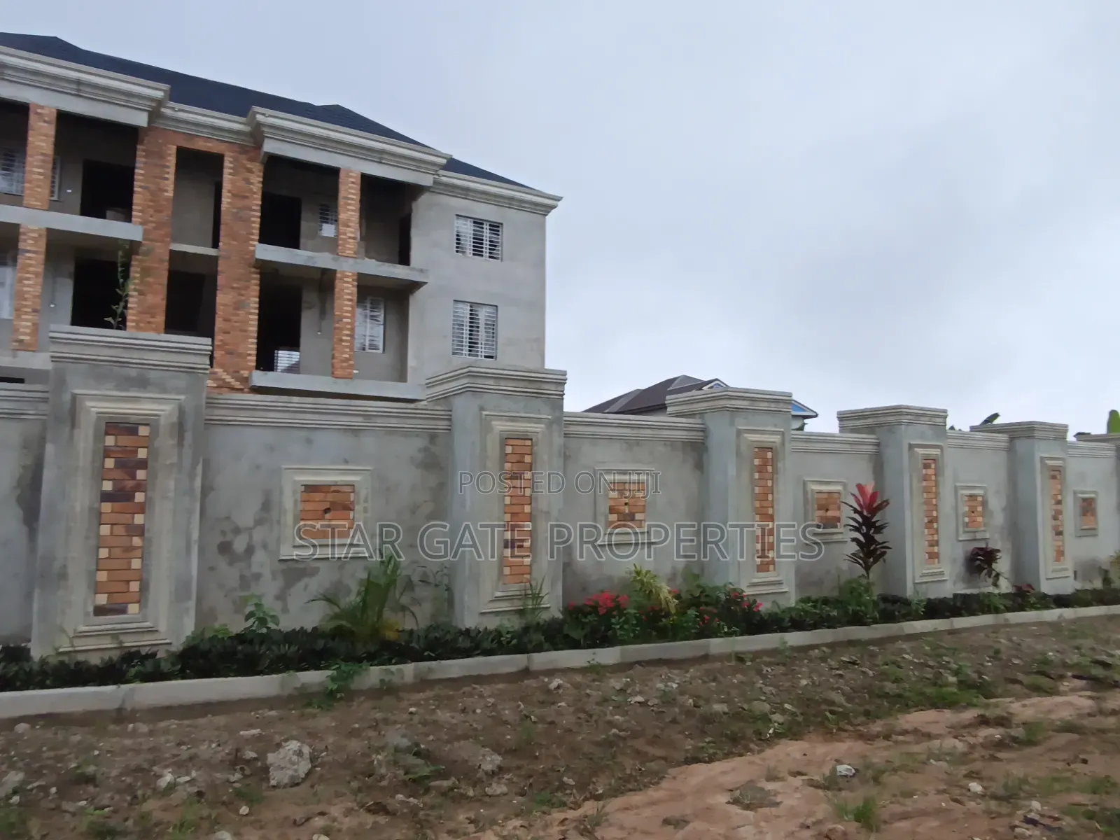 12bdrm House in Ejisu for sale