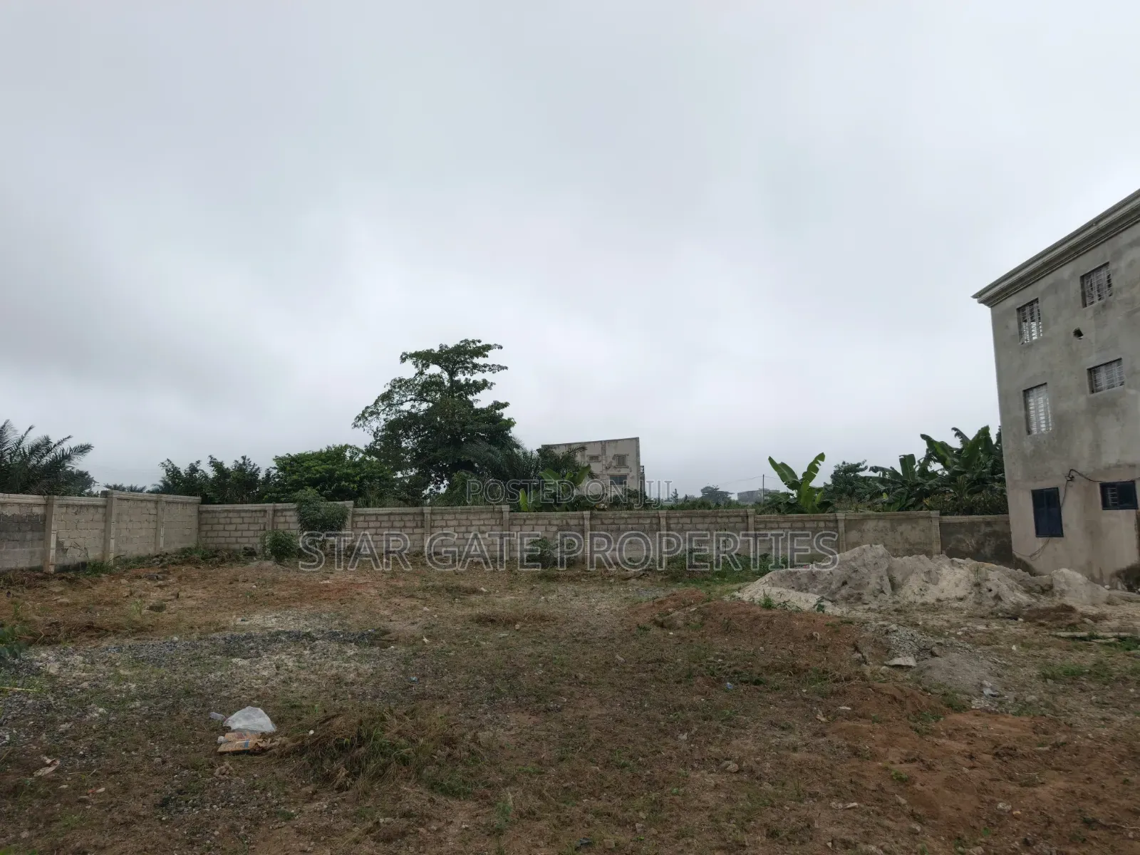 12bdrm House in Ejisu for sale