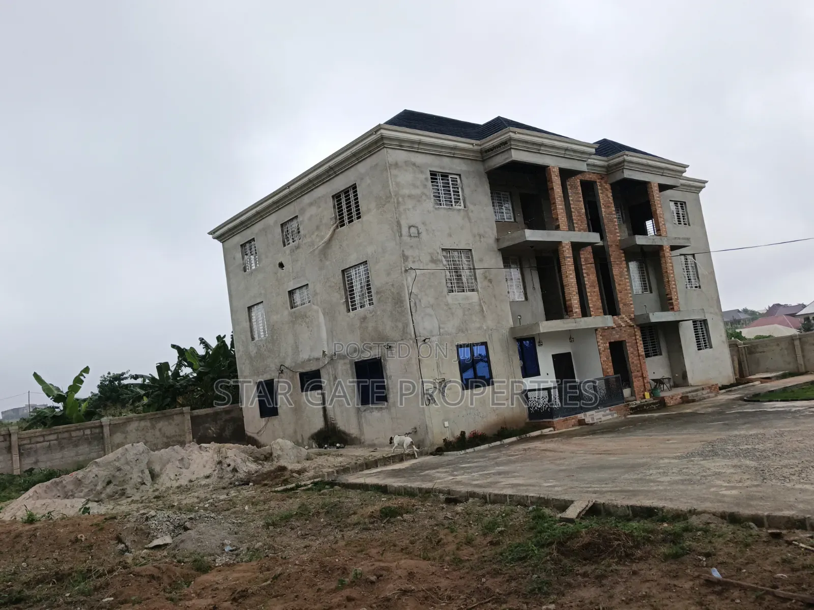 12bdrm House in Ejisu for sale