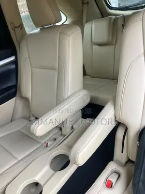Toyota Highlander XLE 4x4 V6 (3.5L 6cyl 8A) 2018 Blue