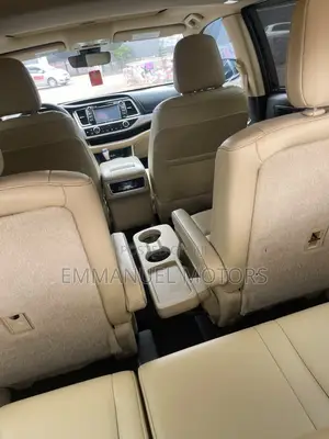 Toyota Highlander XLE 4x4 V6 (3.5L 6cyl 8A) 2018 Blue