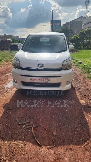 Toyota Voxy 2011 White
