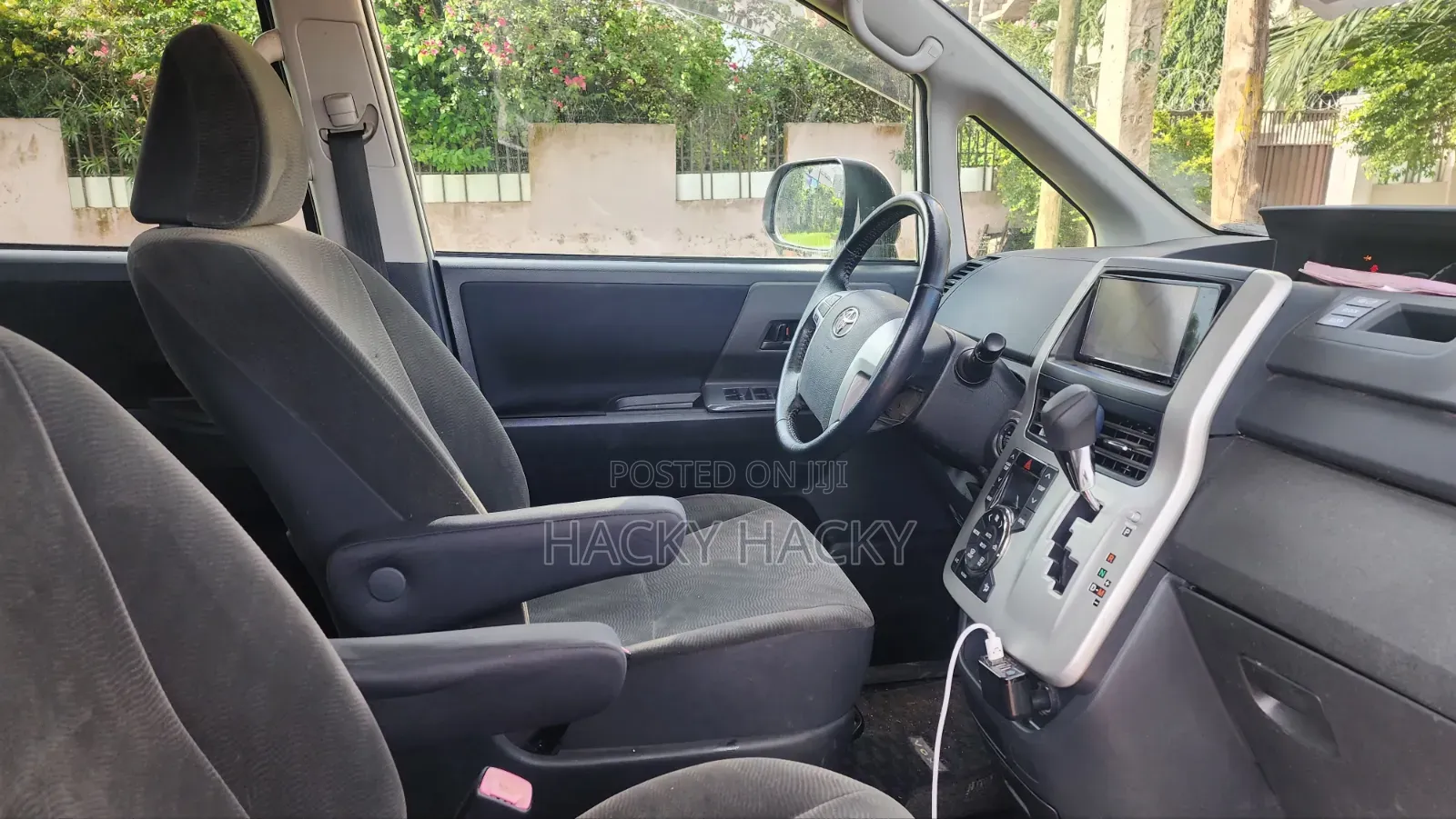 Toyota Voxy 2011 White