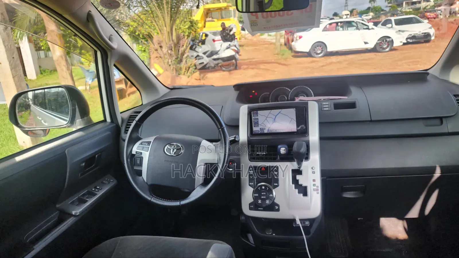 Toyota Voxy 2011 White