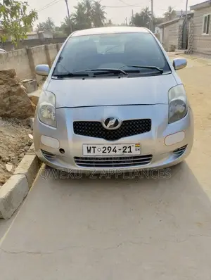 Toyota Vitz 1.5 FWD 5dr 2008 Gray