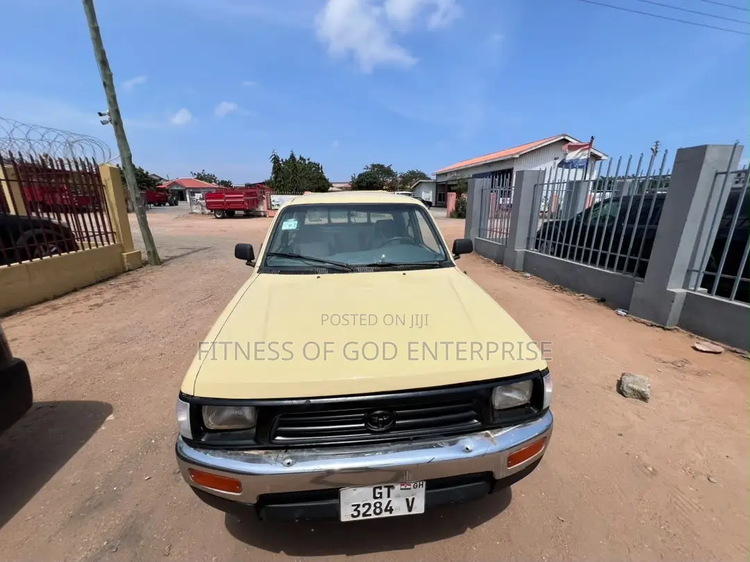 Toyota Hilux 2006 Gold