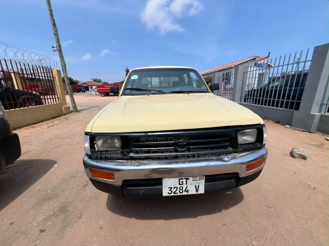 Toyota Hilux 2006 Gold