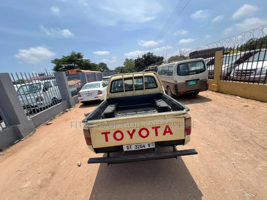 Toyota Hilux 2006 Gold