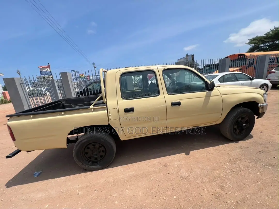 Toyota Hilux 2006 Gold