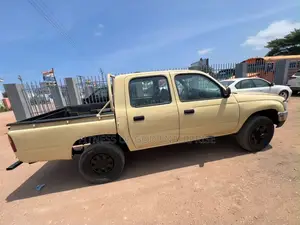 Toyota Hilux 2006 Gold