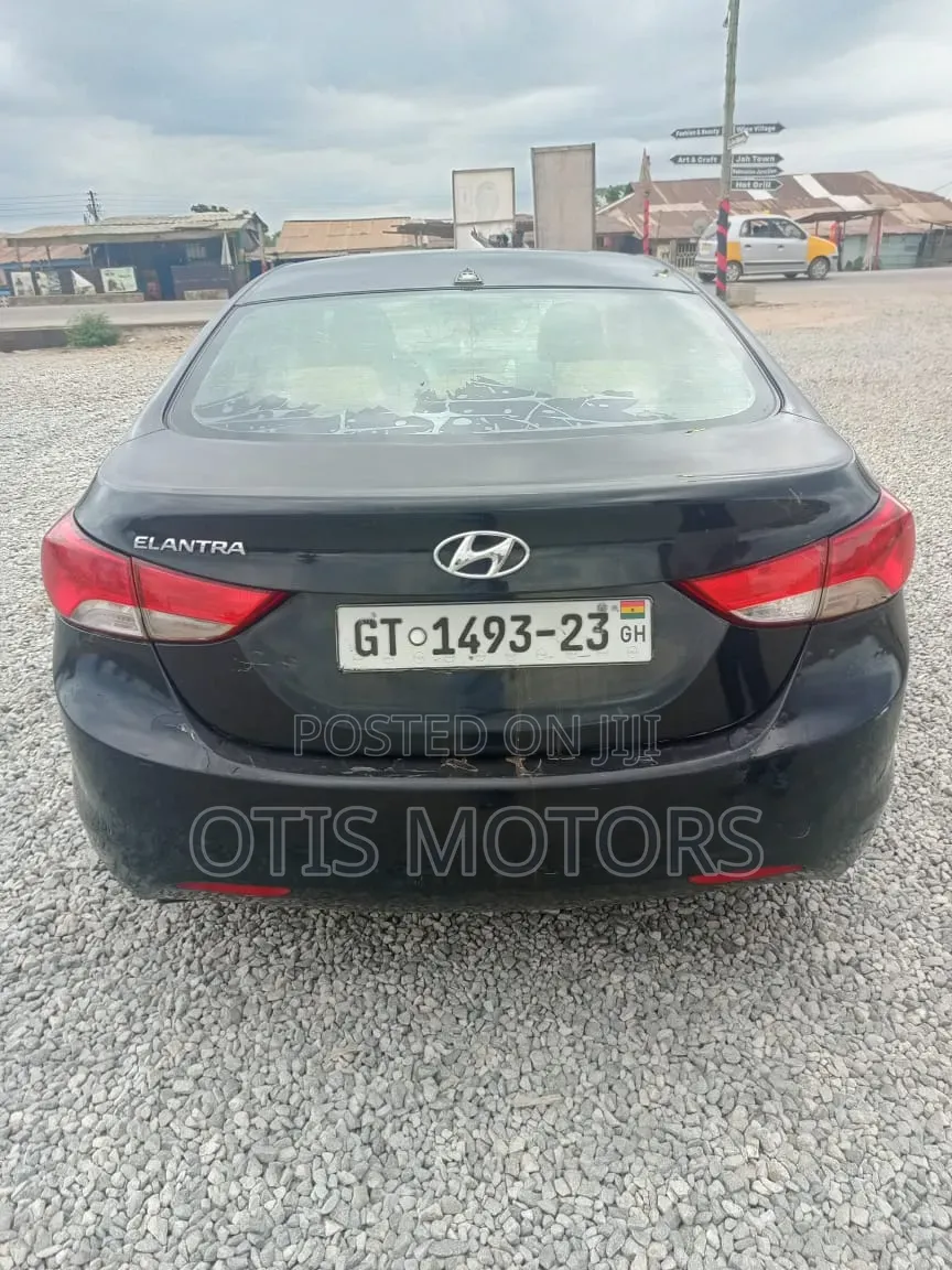 Hyundai Elantra Limited Sedan FWD (1.8L 4cyl 6A) 2013 Black