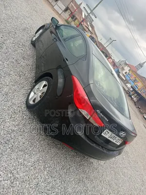 Hyundai Elantra Limited Sedan FWD (1.8L 4cyl 6A) 2013 Black