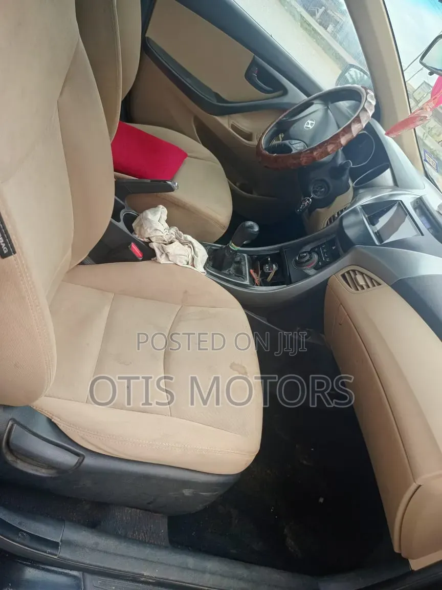 Hyundai Elantra Limited Sedan FWD (1.8L 4cyl 6A) 2013 Black