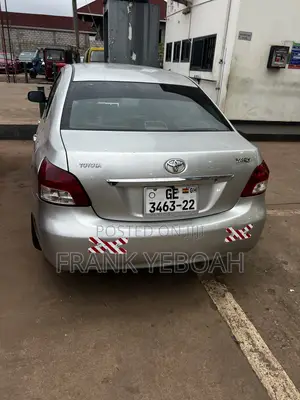 Toyota Yaris 2012 Silver